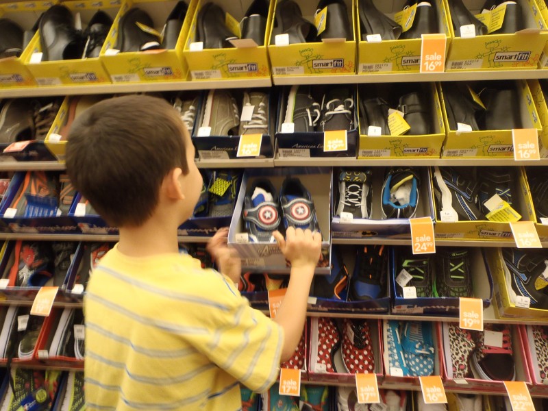 boy-shoe-shopping