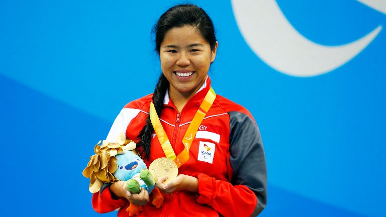 Singapore's Yip Pin Xiu with her gold medal